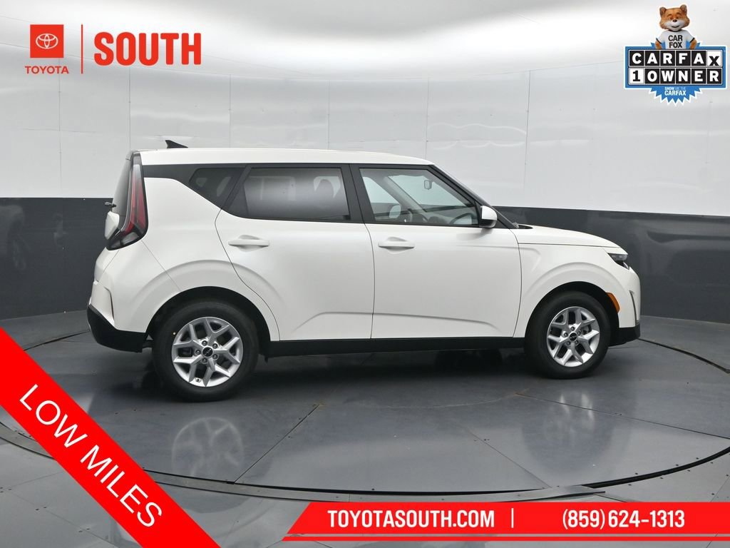 Used 2025 Kia Soul LX w/ LX Technology Package FWD image 3