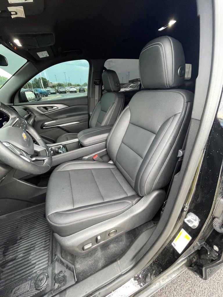 Used 2025 Chevrolet Traverse LT w/ Driver Confidence Package FWD image 10
