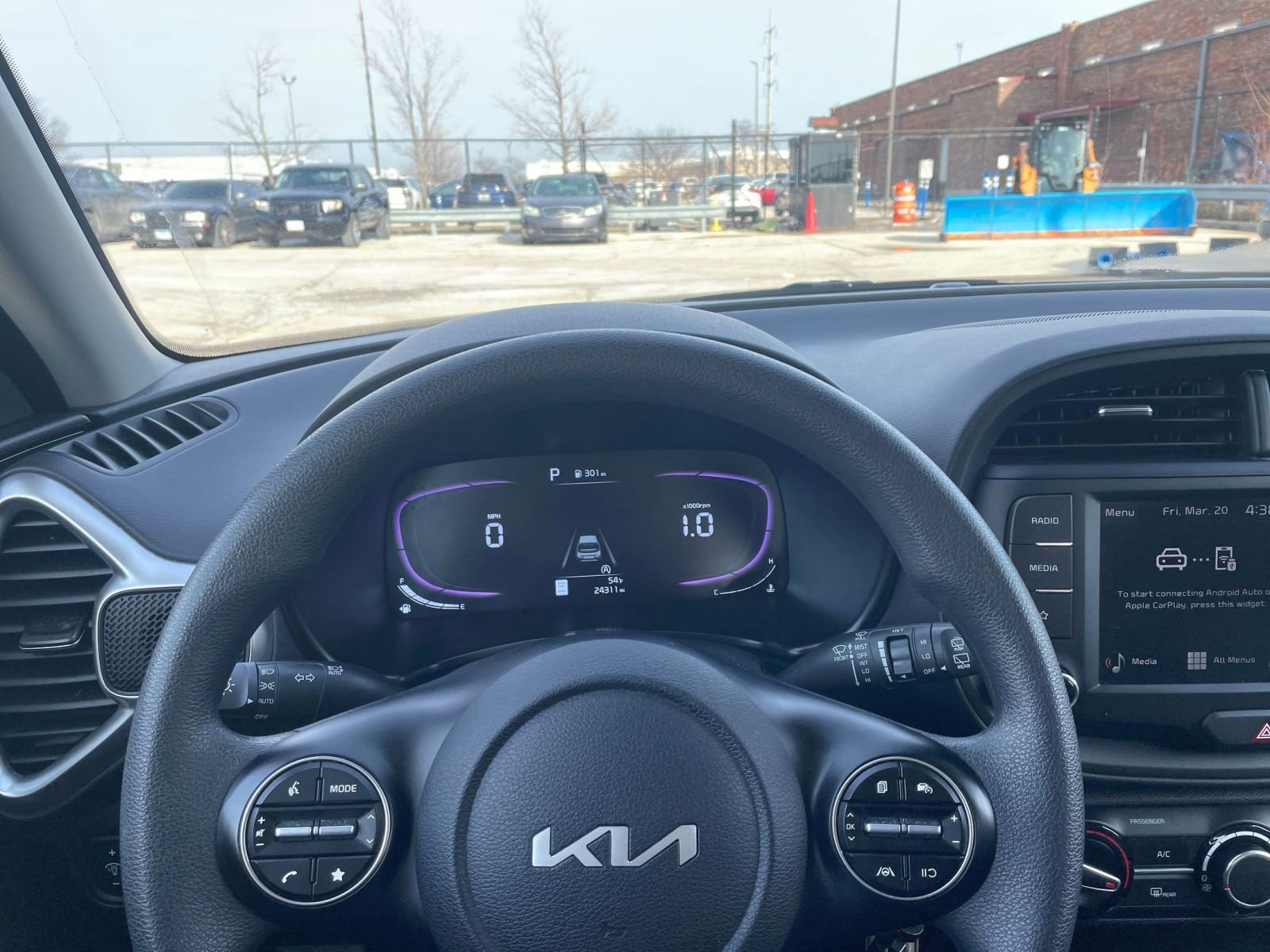 Used 2025 Kia Soul LX w/ LX Technology Package FWD image 32