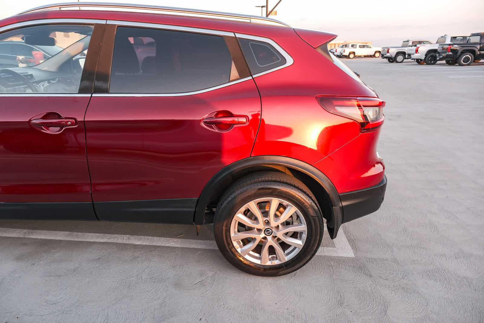 Used 2020 Nissan Rogue Sport SV FWD image 8