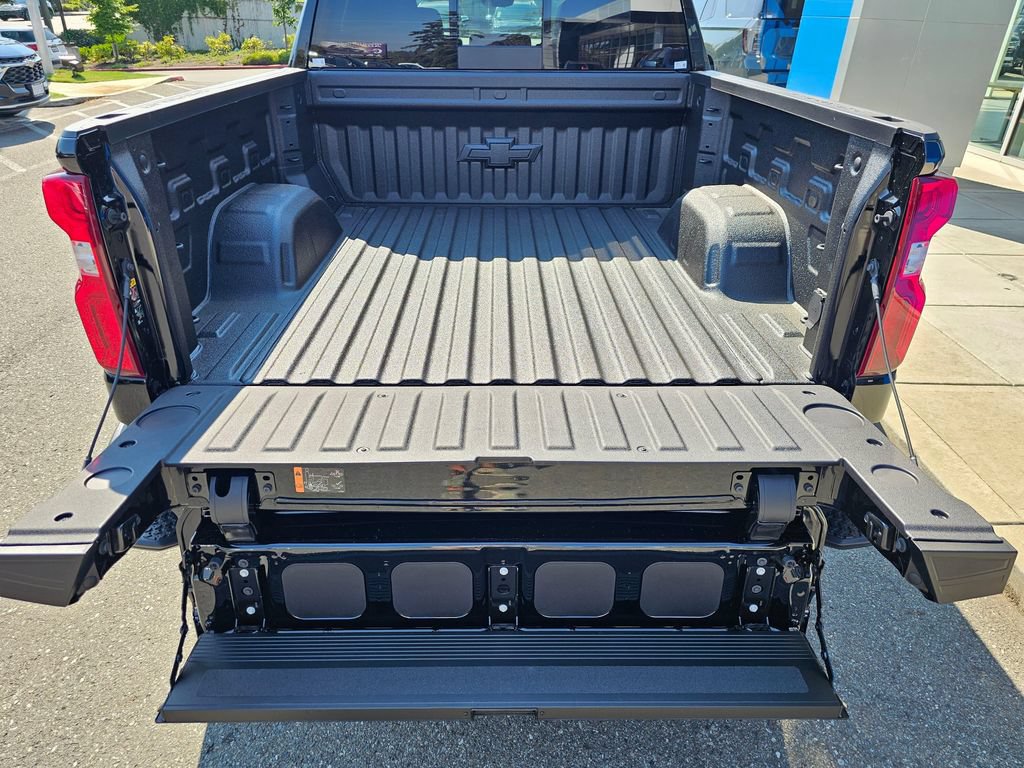 New 2026 Chevrolet Silverado 1500 High Country w/ Midnight Edition AWD/4WD image 13