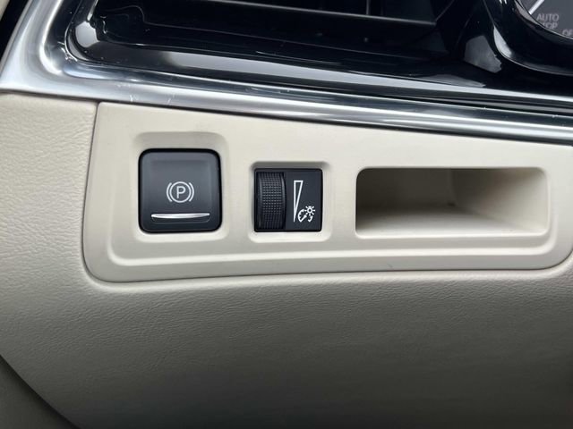 Used 2022 Cadillac XT6 Premium Luxury w/ LPO, Floor Liner Package AWD/4WD image 26