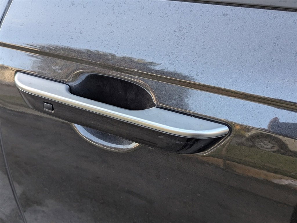 Used 2025 Kia Carnival EX image 5