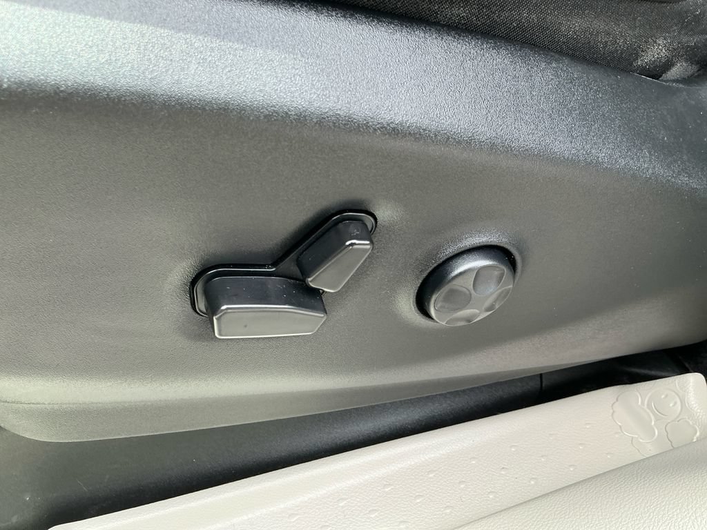 Used 2023 Chrysler Pacifica Touring-L FWD image 25