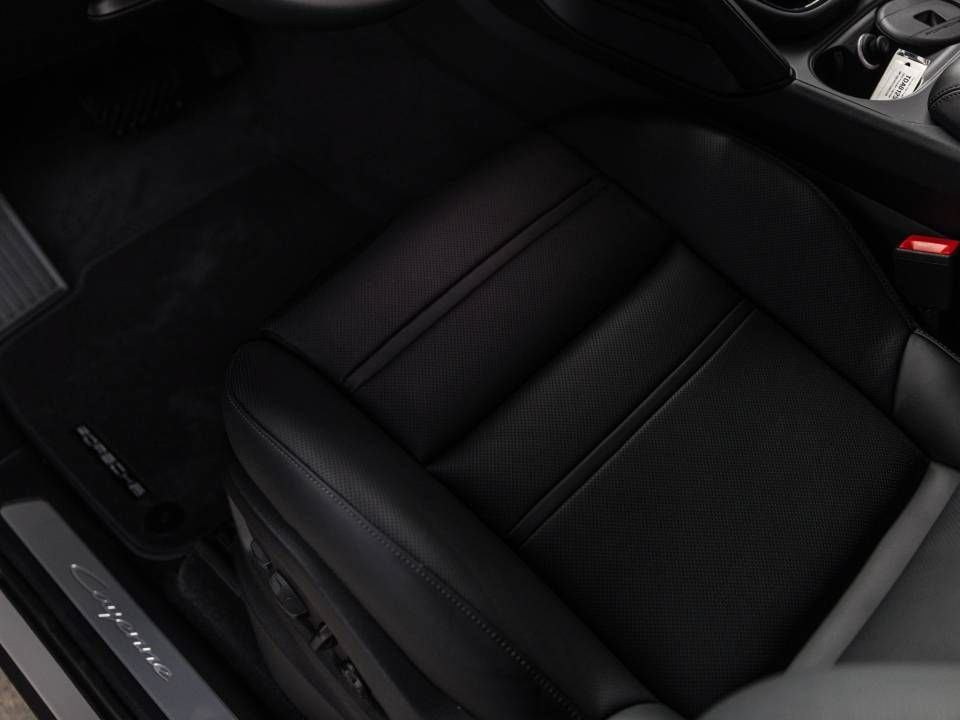Certified 2026 Porsche Cayenne AWD/4WD image 19