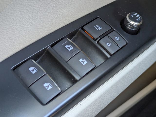 Used 2020 Toyota Camry XLE image 21