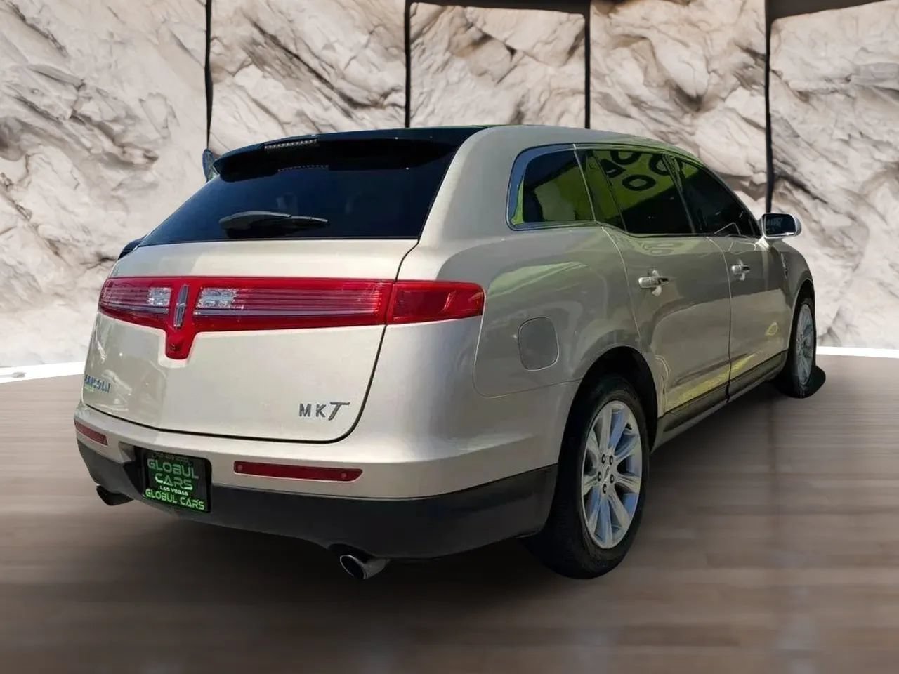 Used 2017 Lincoln MKT AWD image 5