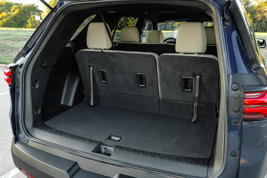 Used 2023 Chevrolet Traverse LS w/ Safety Package FWD image 55