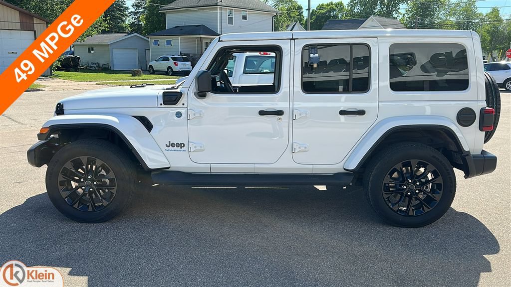 Used 2025 Jeep Wrangler Unlimited Sahara AWD/4WD image 4