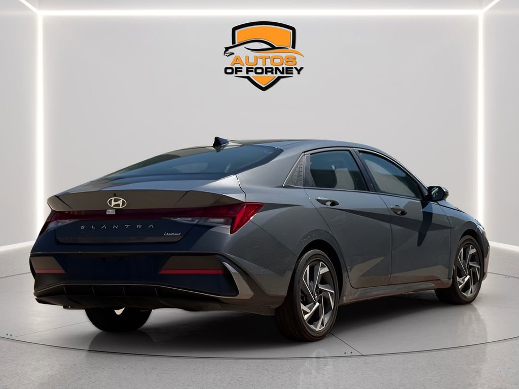 Used 2025 Hyundai Elantra Limited FWD image 3