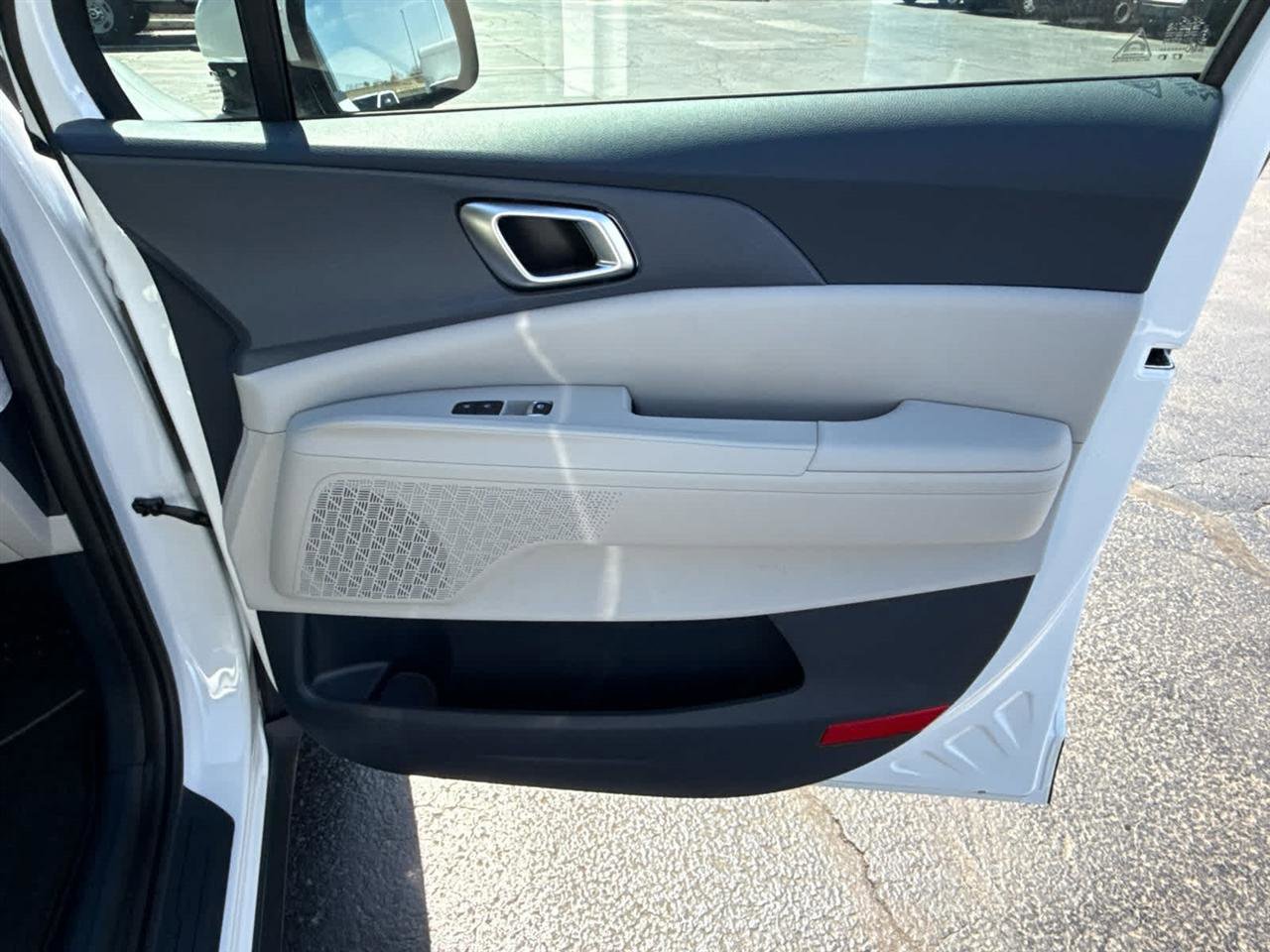 Used 2026 Kia Carnival SX image 33