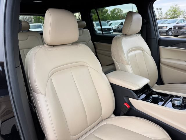 Used 2023 Jeep Grand Cherokee L Limited AWD/4WD image 20