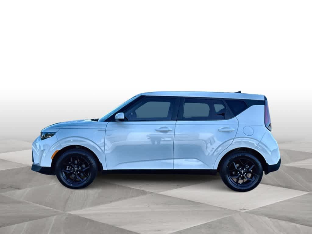 Used 2023 Kia Soul LX w/ Option Group 015 FWD image 5