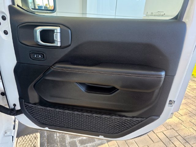 Used 2023 Jeep Gladiator Overland AWD/4WD image 10