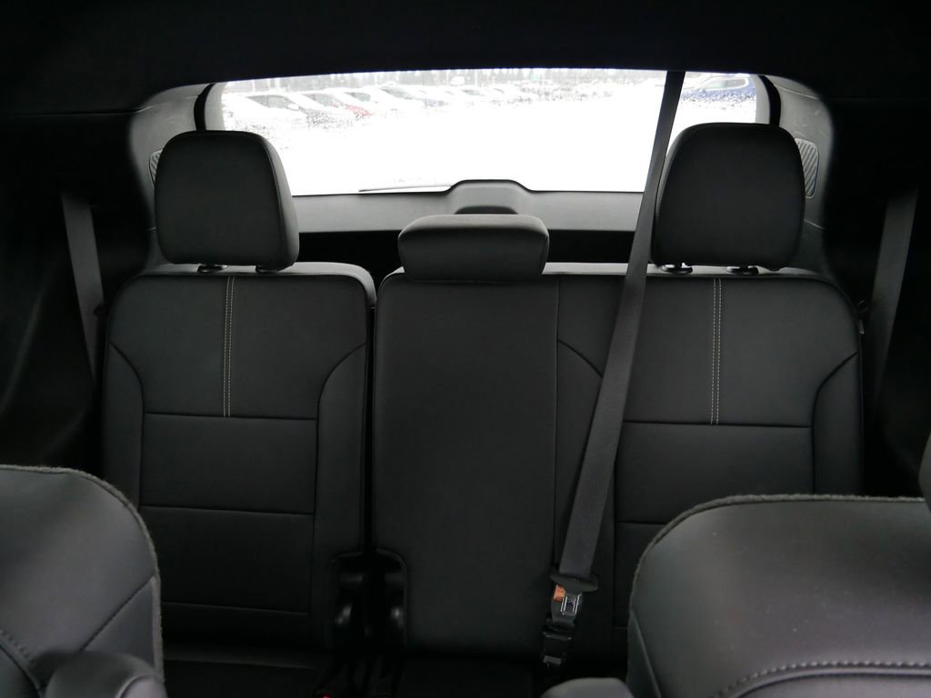 Used 2025 GMC Acadia Elevation w/ Elevation Premium Package image 12