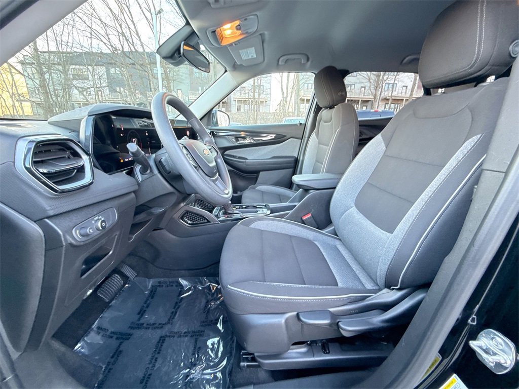 Used 2025 Chevrolet TrailBlazer LT image 13