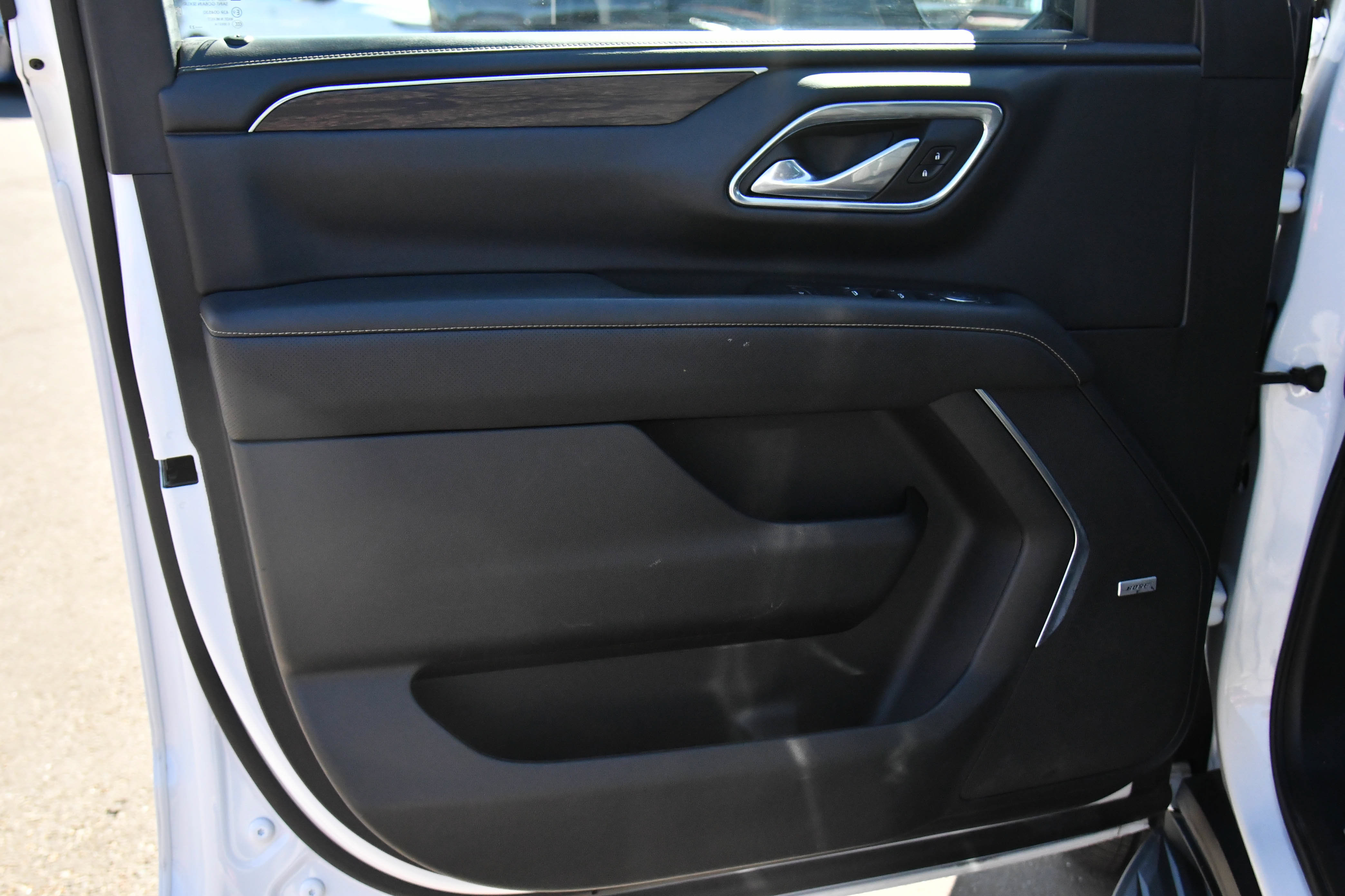 Used 2023 Chevrolet Suburban Premier RWD image 14