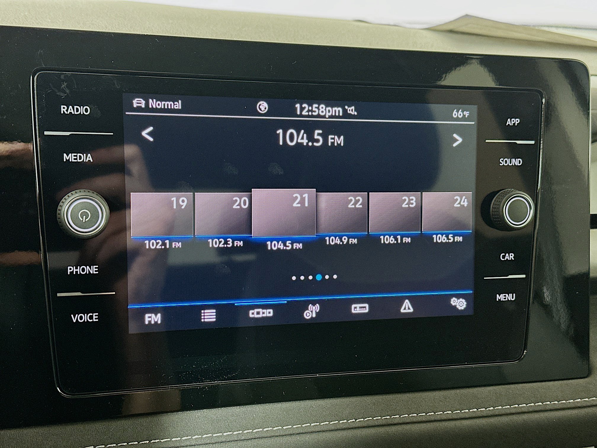 New 2026 Volkswagen Taos SE AWD/4WD image 14