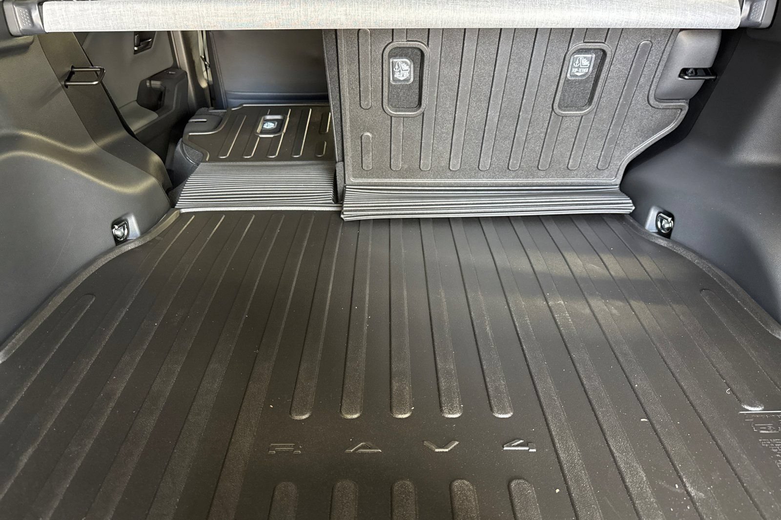 New 2026 Toyota RAV4 XSE AWD/4WD image 18