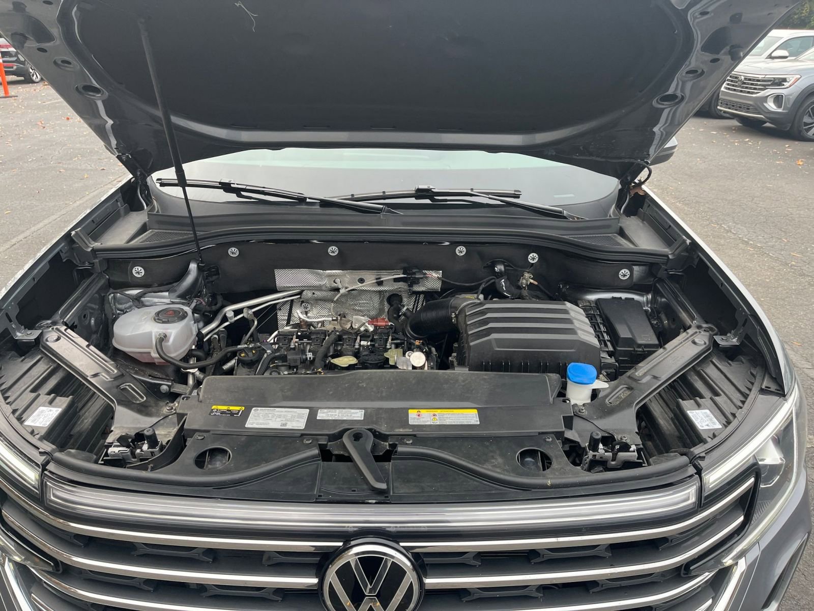 Used 2025 Volkswagen Atlas SE image 28