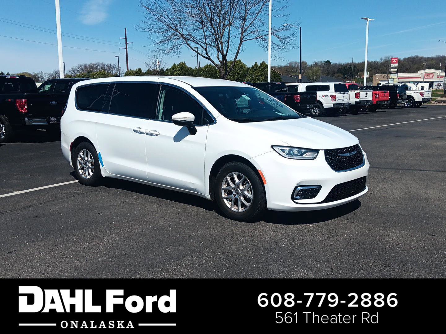 Used 2023 Chrysler Pacifica Touring-L FWD image 1