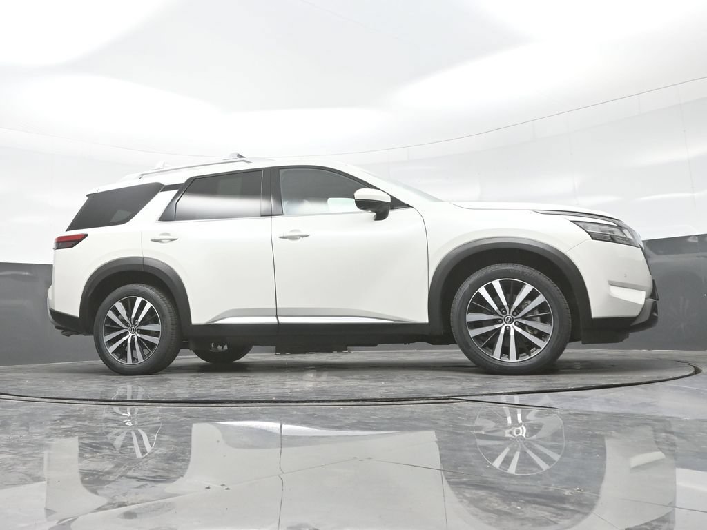 Used 2023 Nissan Pathfinder Platinum AWD/4WD image 40