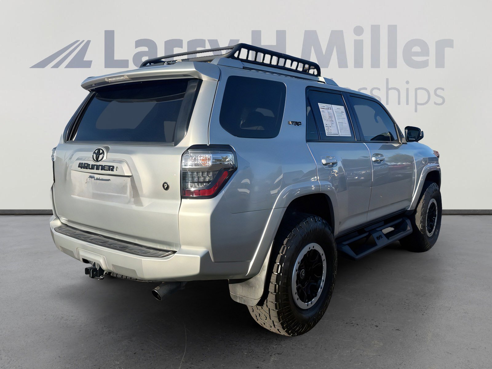 Used 2014 Toyota 4Runner SR5 image 6