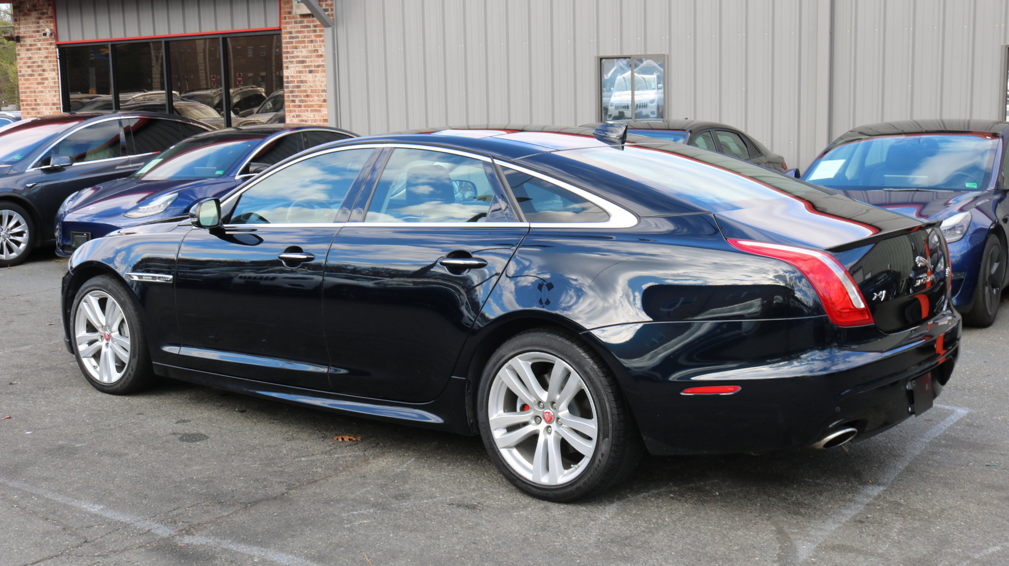 Used 2016 Jaguar XJ R-Sport image 6