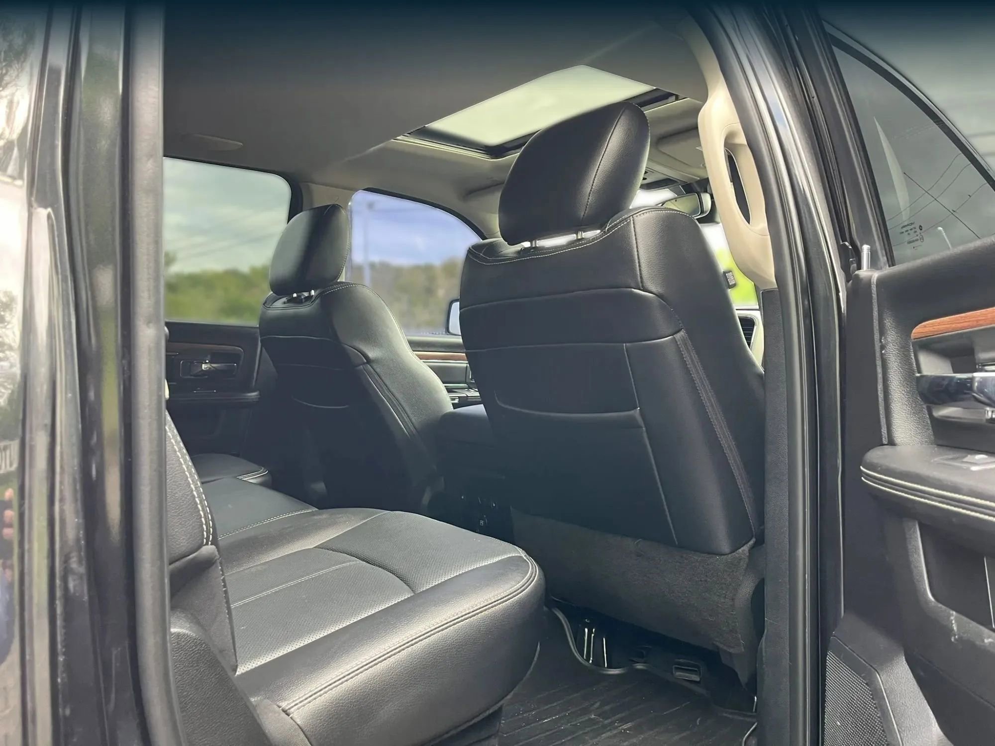 Used 2018 RAM 1500 Laramie w/ Convenience Group image 8