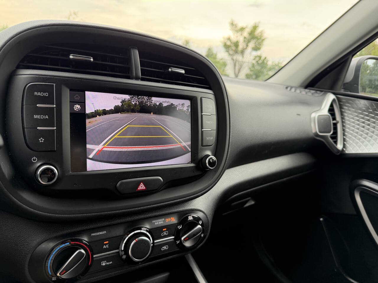 Used 2023 Kia Soul LX w/ LX Technology Package FWD image 23