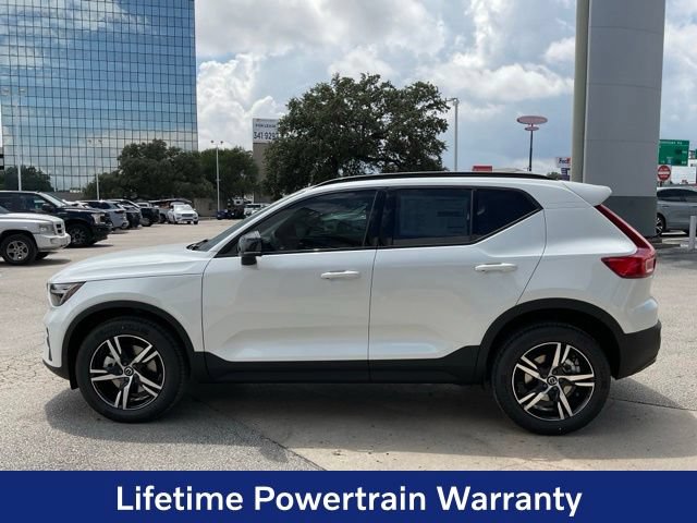 New 2026 Volvo XC40 B4 Core w/ Climate Package FWD image 4