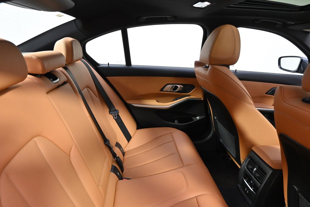 Used 2022 BMW 330i xDrive Sedan w/ Driving Assistance Package image 18