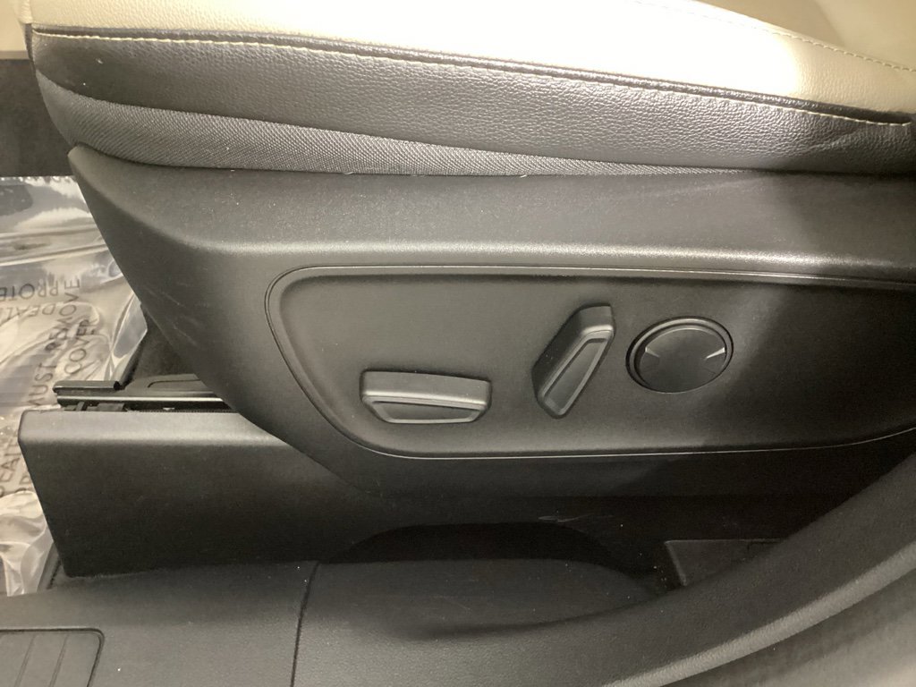 Used 2022 Ford Escape SEL image 16