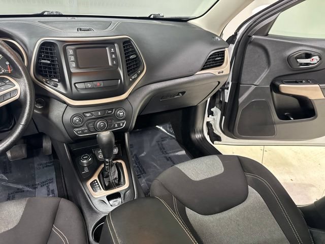 Used 2018 Jeep Cherokee Latitude w/ Safety Group AWD/4WD image 20