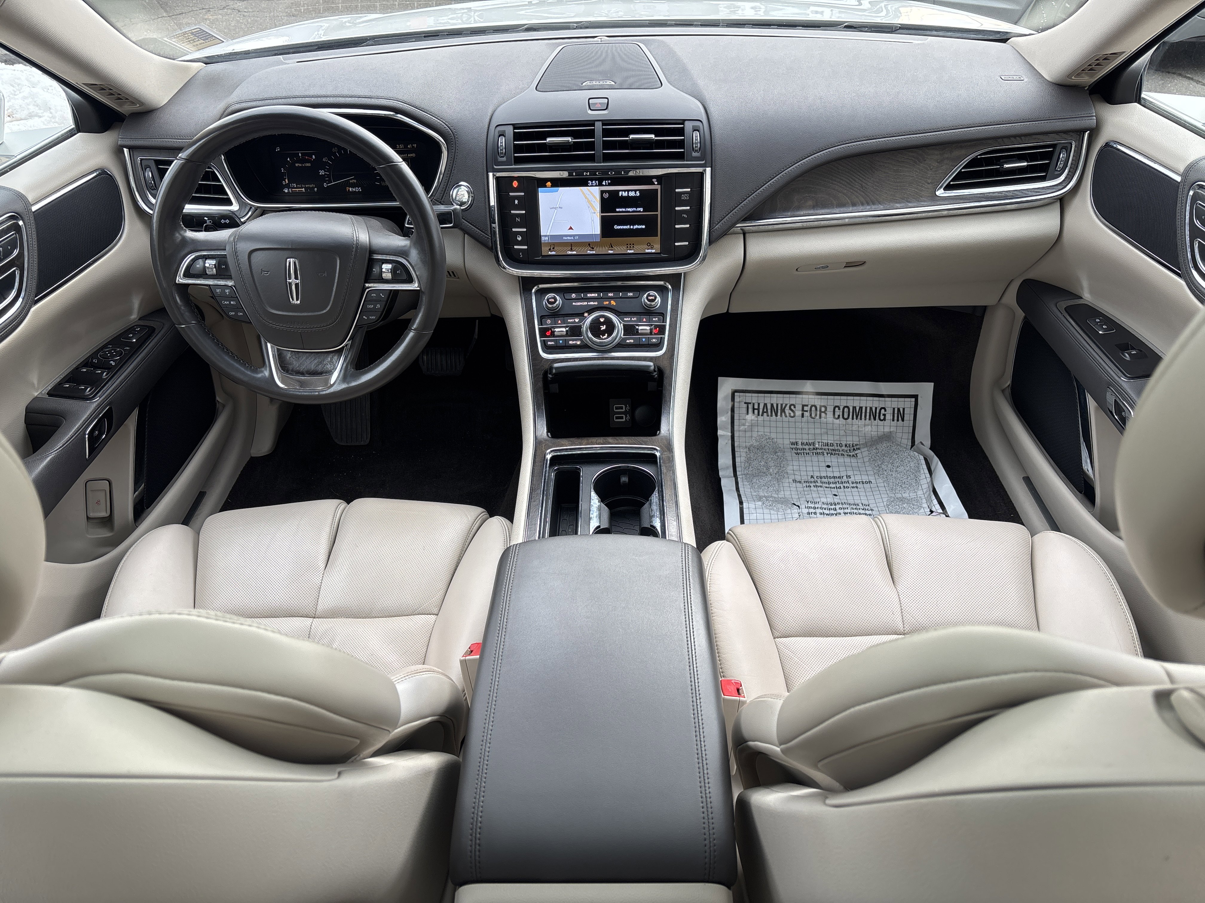 Used 2017 Lincoln Continental Select image 28