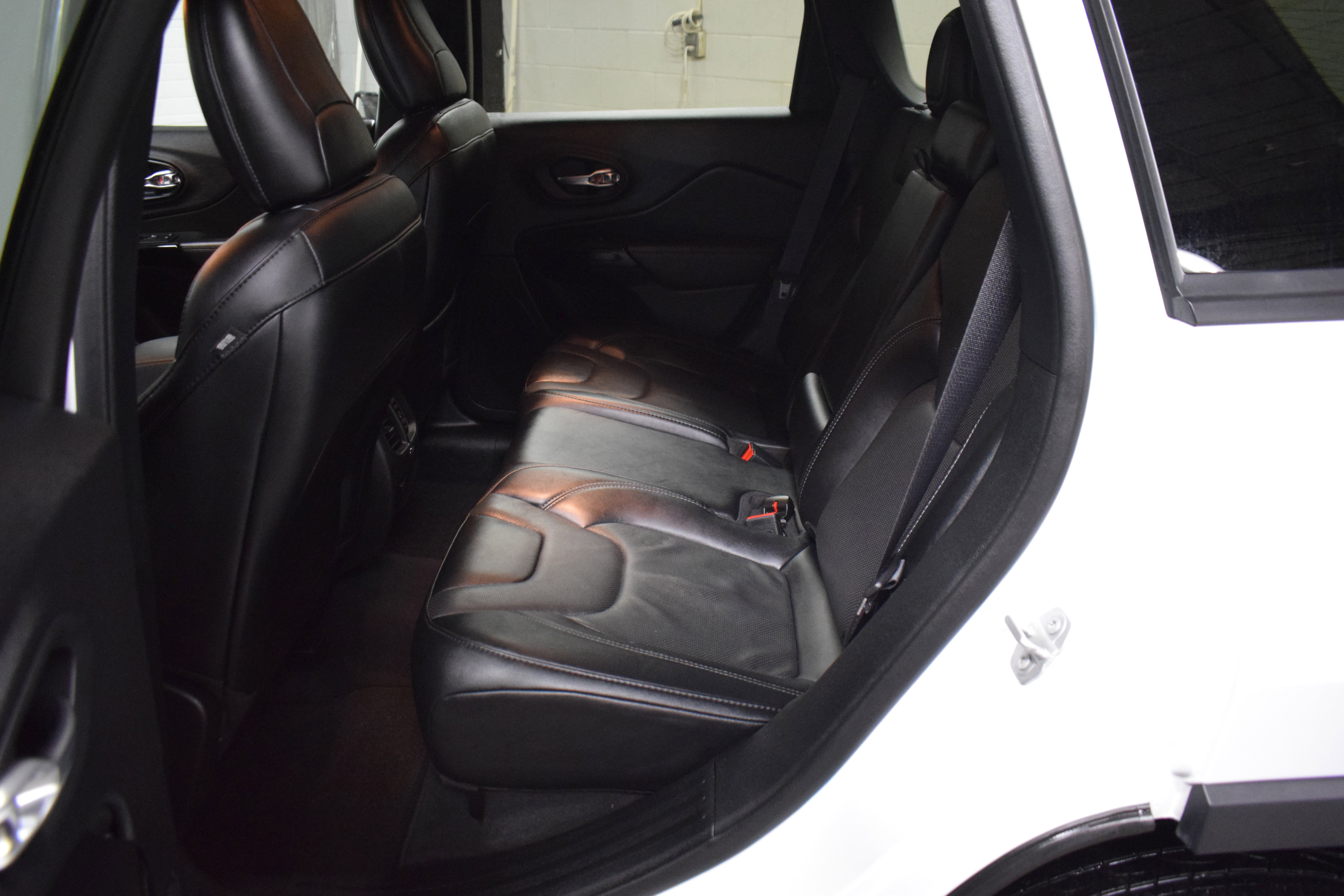 Used 2023 Jeep Cherokee Altitude Lux image 8