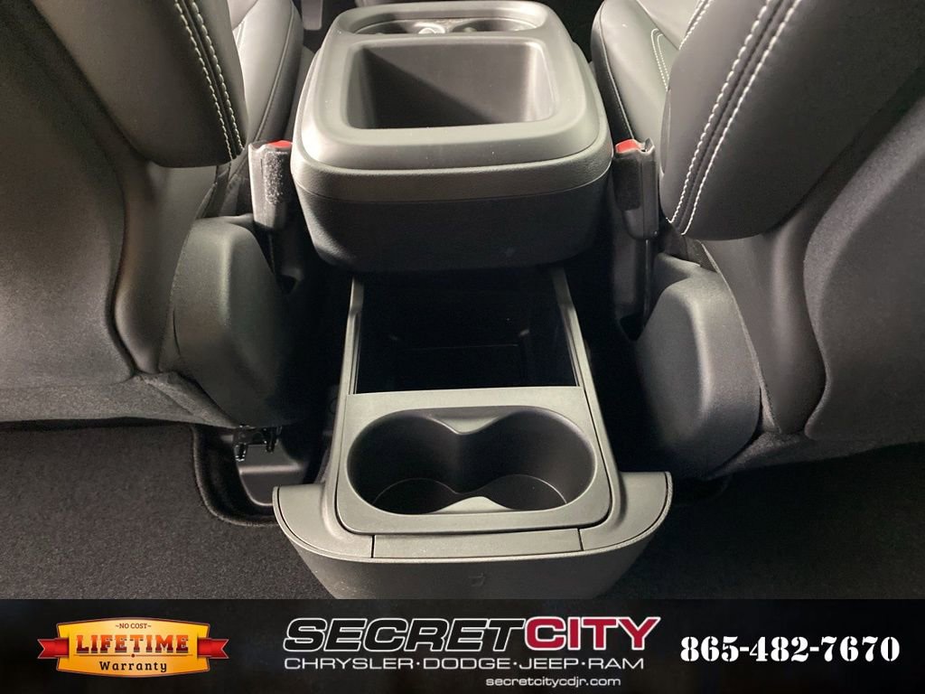 New 2026 Chrysler Pacifica Select image 30