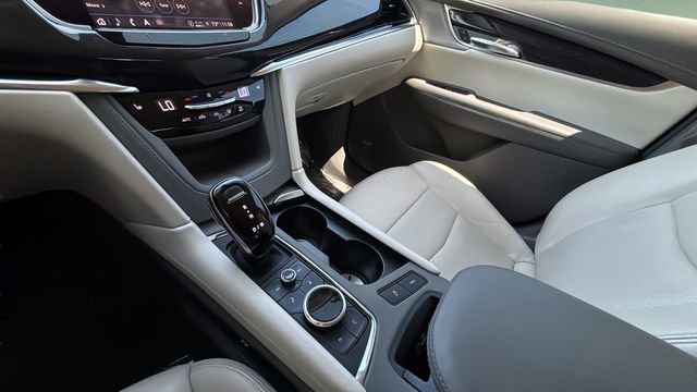 Used 2021 Cadillac XT6 Premium Luxury w/ LPO, Radiant Package FWD image 14