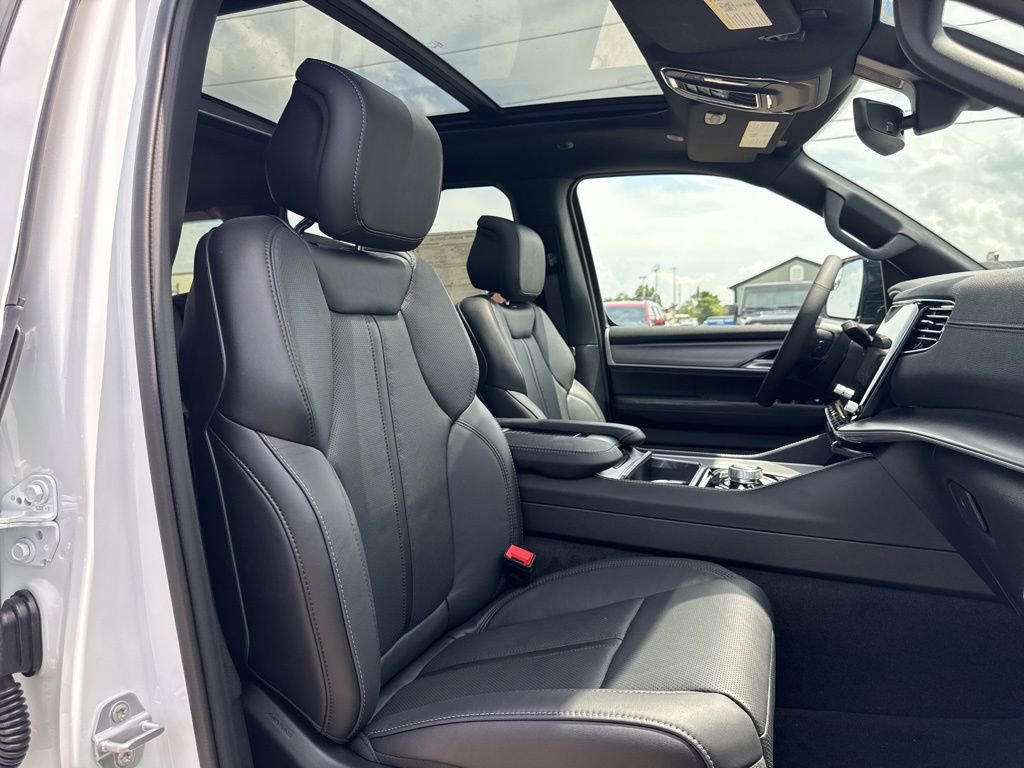 New 2025 Jeep Wagoneer L Series III w/ Premium Group I image 33