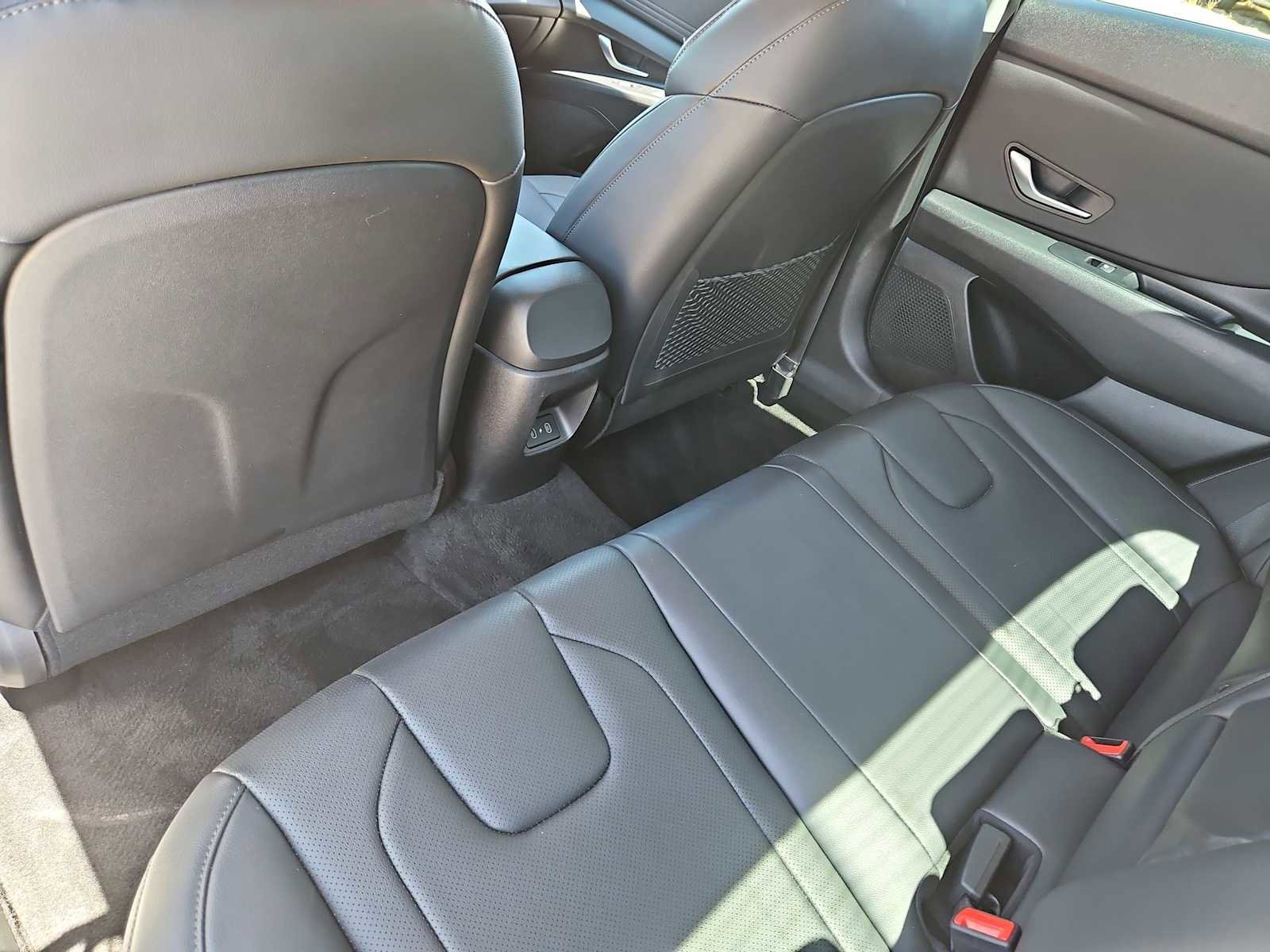 Certified 2024 Hyundai Elantra Limited FWD image 18