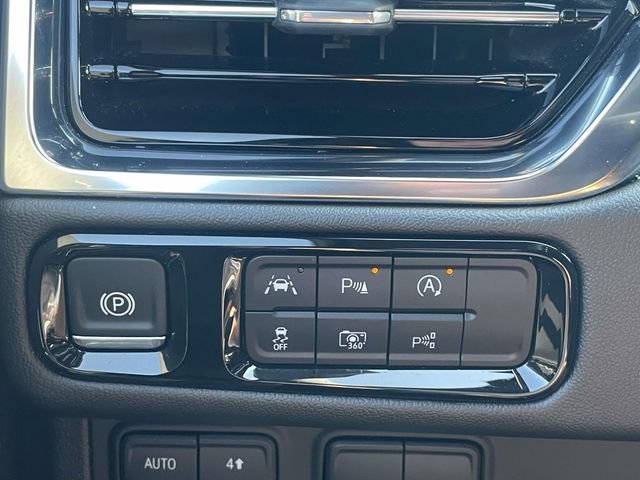 Used 2025 GMC Yukon Denali AWD/4WD image 25