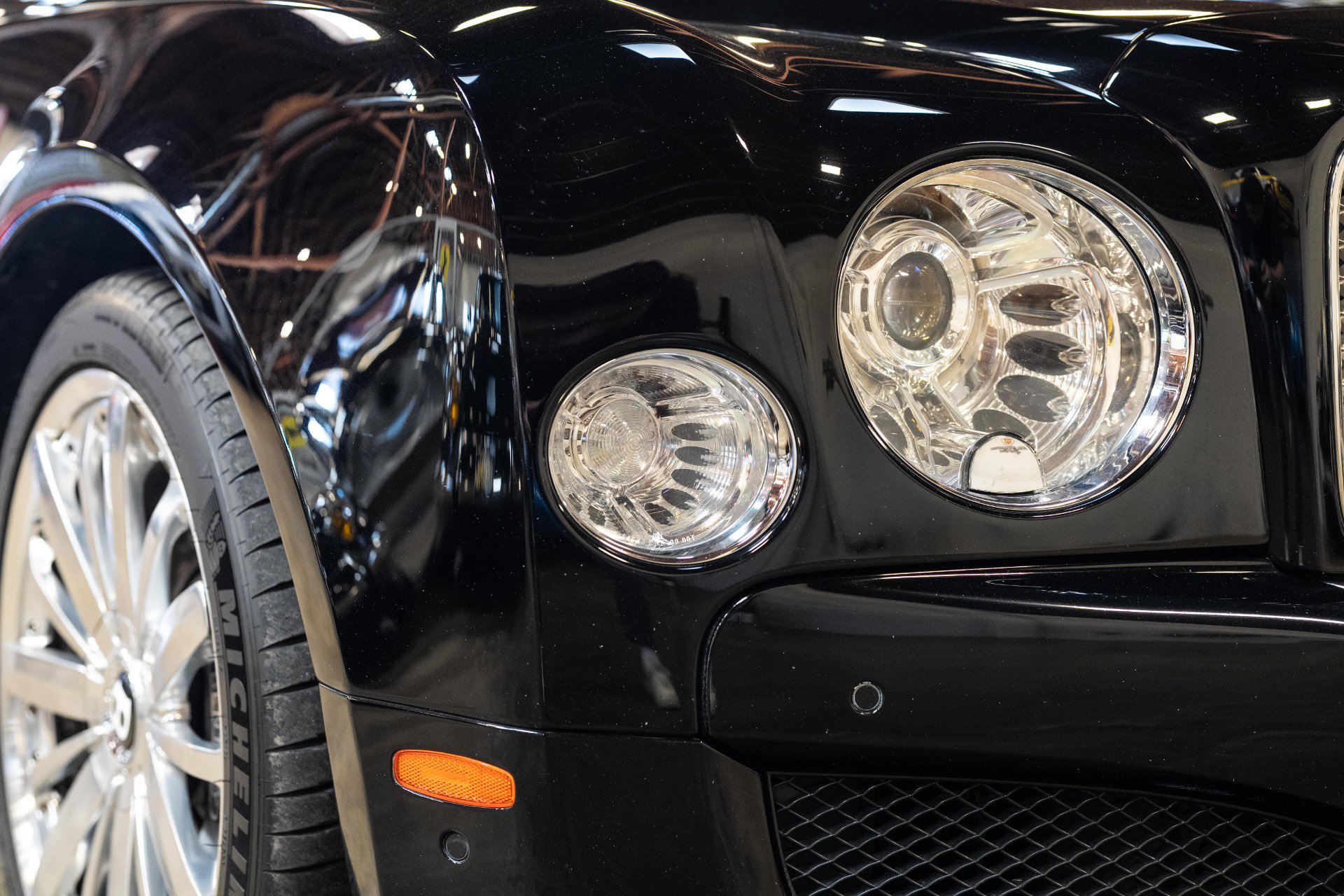 Used 2014 Bentley Mulsanne image 21