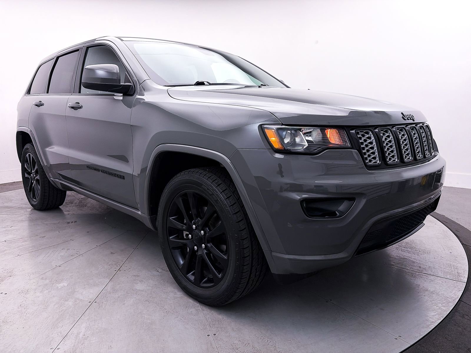 Used 2020 Jeep Grand Cherokee Altitude image 10