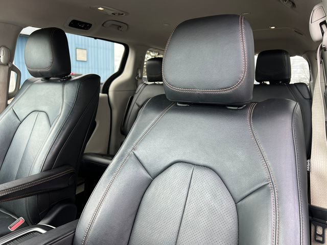 Used 2018 Chrysler Pacifica Touring-L Plus image 17