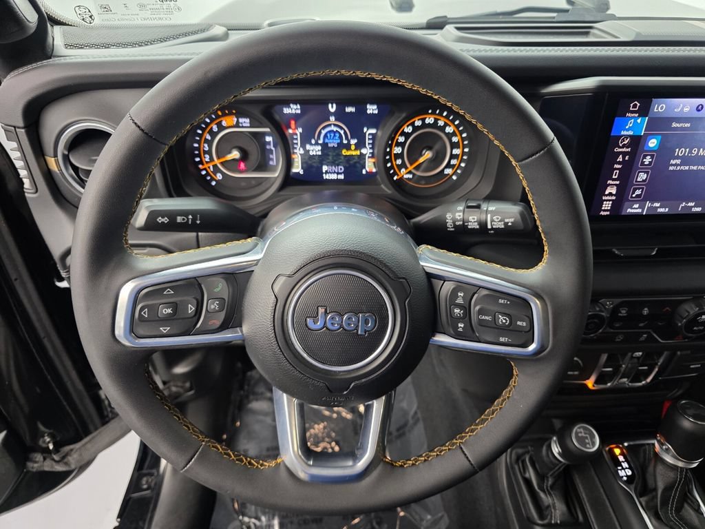 Used 2024 Jeep Wrangler Unlimited Sahara w/ Technology Group AWD/4WD image 17