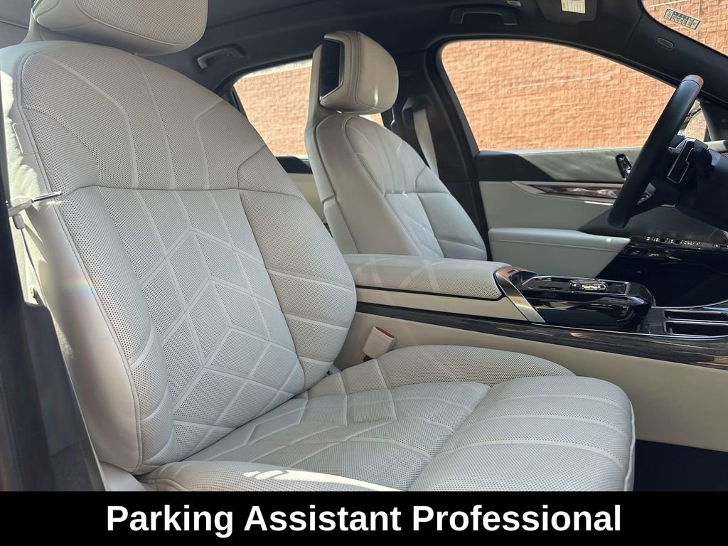 Used 2024 BMW 760i xDrive w/ Executive Package image 33