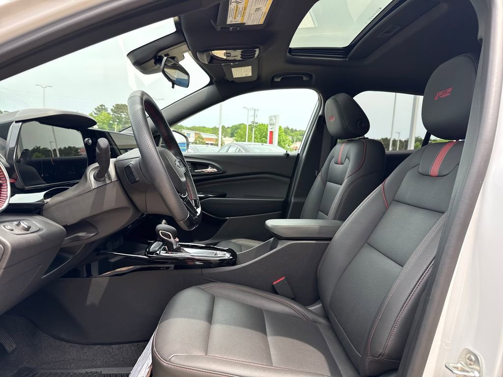 Used 2025 Chevrolet Trax RS w/ Sunroof Package FWD image 20