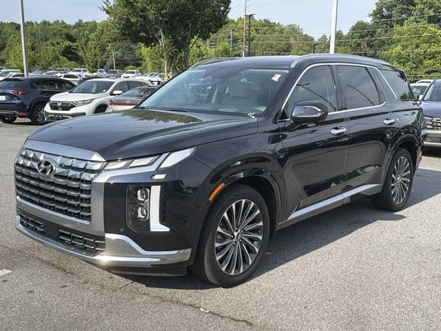 Used 2023 Hyundai Palisade Calligraphy w/ Winter Package FWD image 3