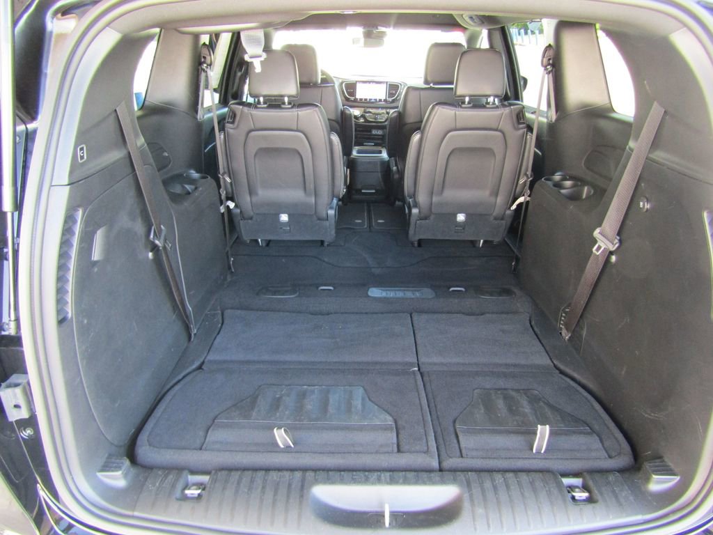 Used 2025 Chrysler Pacifica Select FWD image 35