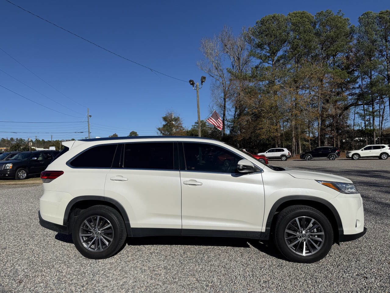 Used 2019 Toyota Highlander SE image 5